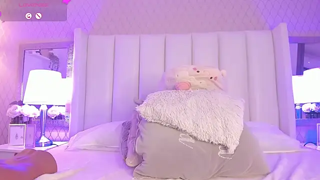 SophiaSmiiths  online show from 27, 2, 2025