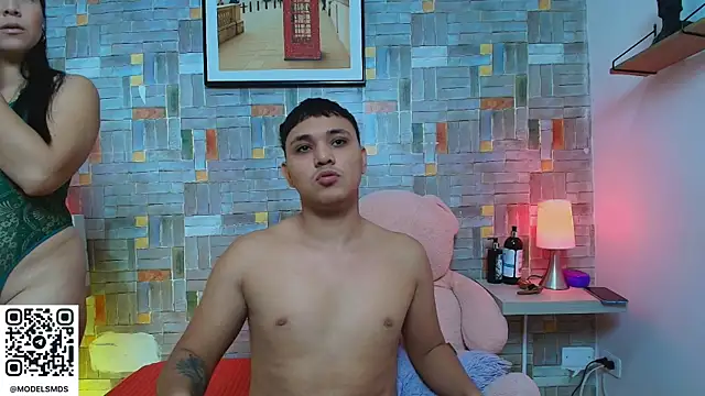 couple lovelyds online show from 4, 11, 2025