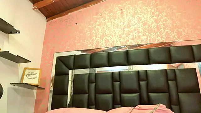 Snapshot of Sofia_martiin chatting on 11, 11, 2025 Sofia martiin online show from 11, 11, 2025