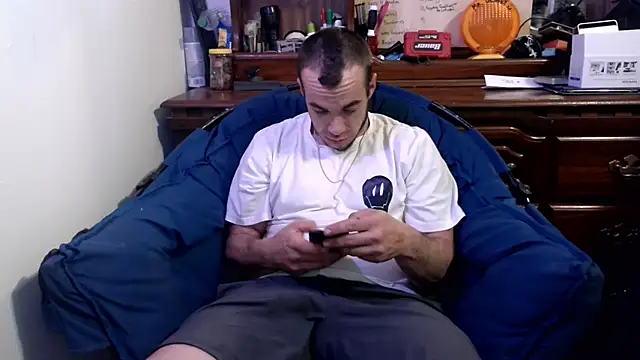 Snapshot of ScubaStevex chatting on 9, 2, 2025 ScubaStevex online show from 9, 2, 2025