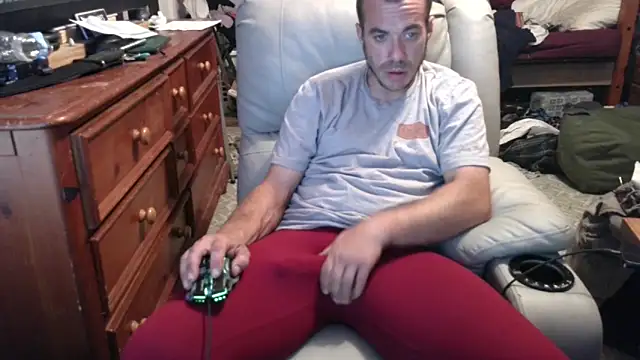 Snapshot of ScubaStevex chatting on 2, 10, 2025 ScubaStevex online show from 2, 10, 2025