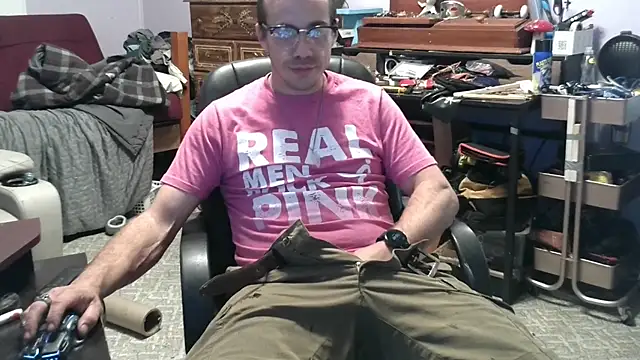 Snapshot of ScubaStevex chatting on 28, 10, 2025 ScubaStevex online show from 28, 10, 2025