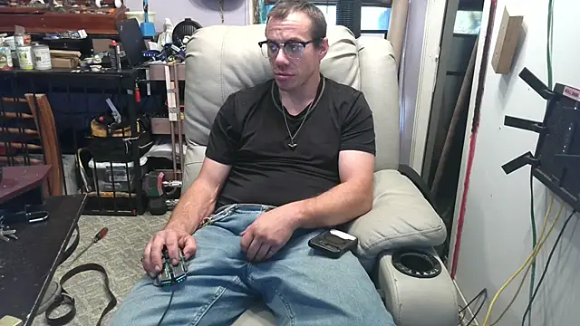 Snapshot of ScubaStevex chatting on 4, 11, 2025 ScubaStevex online show from 4, 11, 2025