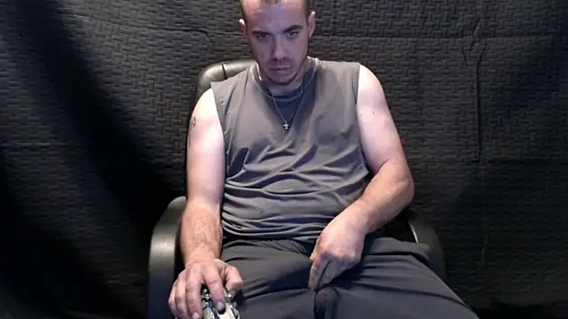 Snapshot of ScubaStevex chatting on 17, 11, 2025 ScubaStevex online show from 17, 11, 2025