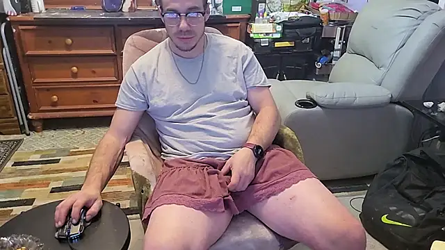 Snapshot of ScubaStevex chatting on 18, 12, 2025 ScubaStevex online show from 18, 12, 2025