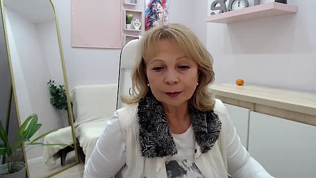 Milla Cutie18 online show from 5, 3, 2025