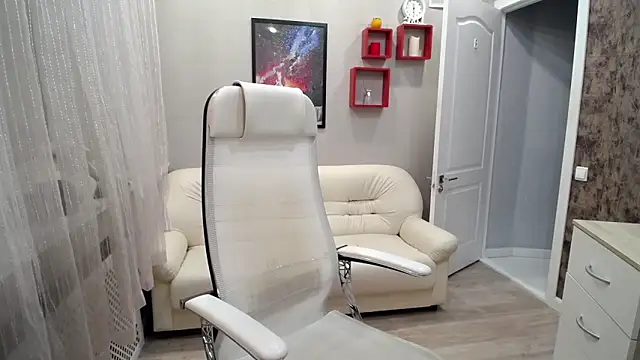 Milla Cutie18 online show from 5, 12, 2025