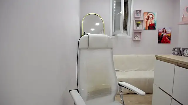 Milla Cutie18 online show from 20, 5, 2026