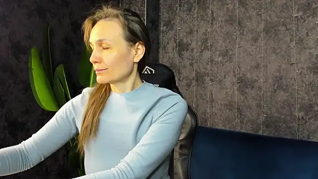 Lillian White online show from 17, 4, 2026