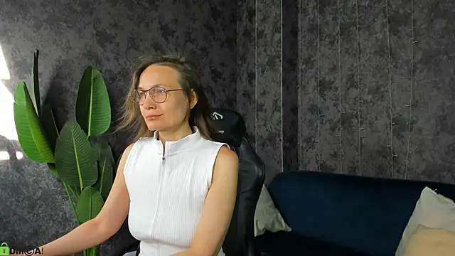 Snapshot of Lillian_White chatting on 23, 6, 2026 Lillian White online show from 23, 6, 2026