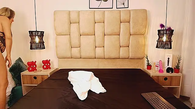 Snapshot of AdharaSmithh chatting on 26, 2, 2025 AdharaSmithh online show from 26, 2, 2025