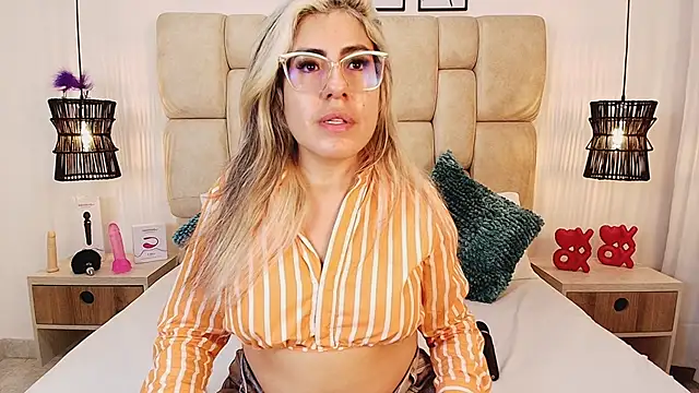 Snapshot of AdharaSmithh chatting on 3, 3, 2025 AdharaSmithh online show from 3, 3, 2025