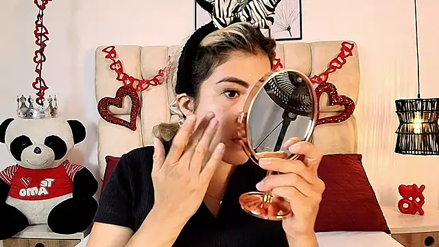 Snapshot of AdharaSmithh chatting on 8, 9, 2025 AdharaSmithh online show from 8, 9, 2025