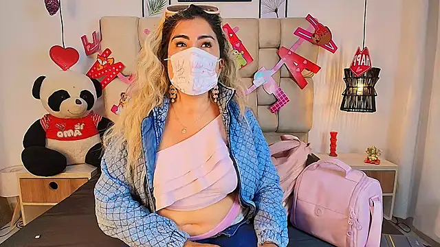 Snapshot of AdharaSmithh chatting on 18, 9, 2025 AdharaSmithh online show from 18, 9, 2025