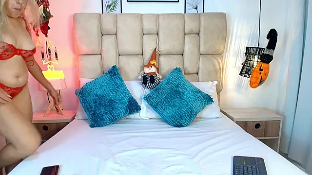 Snapshot of AdharaSmithh chatting on 27, 10, 2025 AdharaSmithh online show from 27, 10, 2025