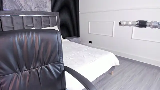 MiiaaMoonroee online show from 15, 3, 2025