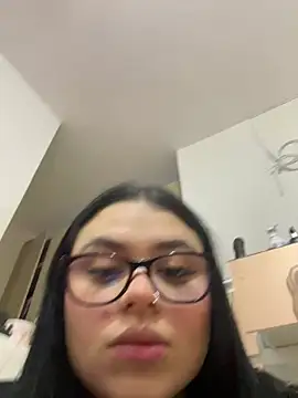 alissonfernandez  online show from 21, 6, 2026