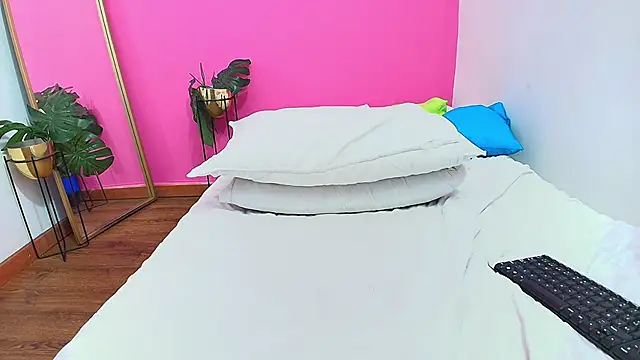 Snapshot of hornybarelylegalgirl chatting on 9, 1, 2025 hornybarelylegalgirl online show from 9, 1, 2025