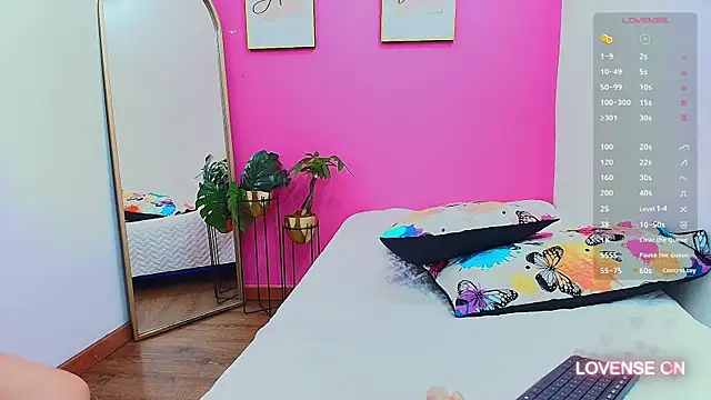 Snapshot of hornybarelylegalgirl chatting on 30, 1, 2025 hornybarelylegalgirl online show from 30, 1, 2025