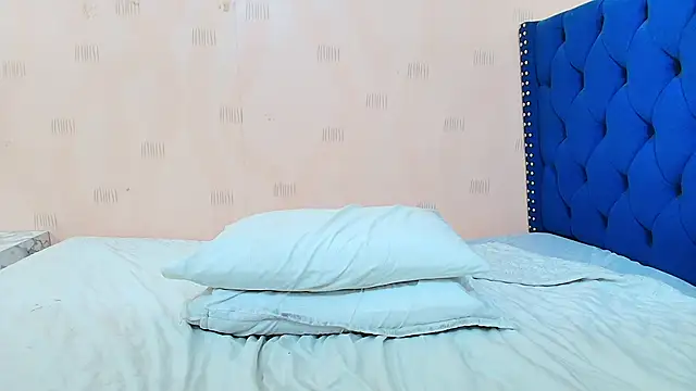 Snapshot of hornybarelylegalgirl chatting on 2, 3, 2025 hornybarelylegalgirl online show from 2, 3, 2025