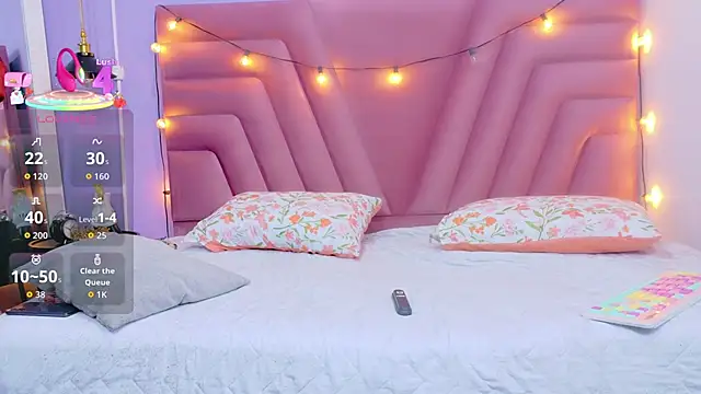 Snapshot of hornybarelylegalgirl chatting on 12, 9, 2025 hornybarelylegalgirl online show from 12, 9, 2025