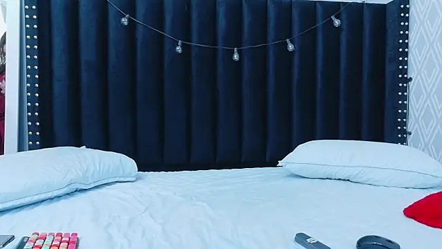 Snapshot of hornybarelylegalgirl chatting on 21, 9, 2025 hornybarelylegalgirl online show from 21, 9, 2025