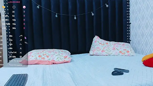 Snapshot of hornybarelylegalgirl chatting on 22, 9, 2025 hornybarelylegalgirl online show from 22, 9, 2025