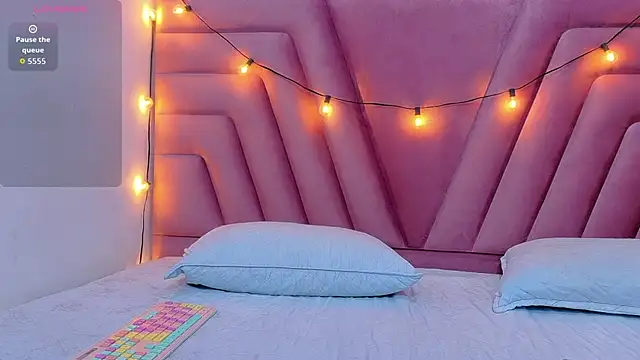 Snapshot of hornybarelylegalgirl chatting on 21, 10, 2025 hornybarelylegalgirl online show from 21, 10, 2025