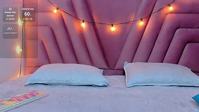 Snapshot of hornybarelylegalgirl chatting on 27, 10, 2025 hornybarelylegalgirl online show from 27, 10, 2025