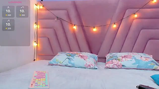 Snapshot of hornybarelylegalgirl chatting on 29, 10, 2025 hornybarelylegalgirl online show from 29, 10, 2025