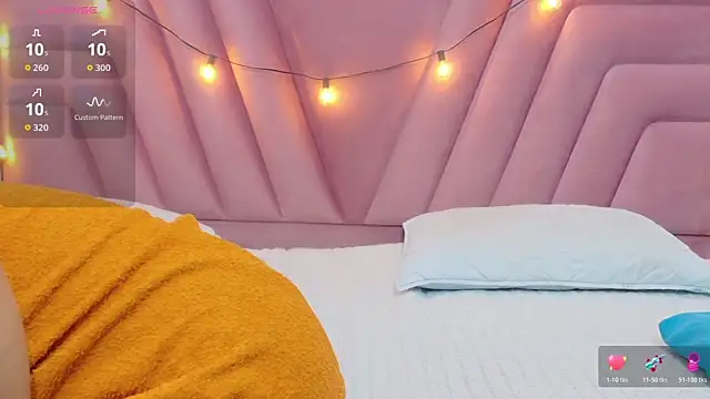 Snapshot of hornybarelylegalgirl chatting on 4, 11, 2025 hornybarelylegalgirl online show from 4, 11, 2025