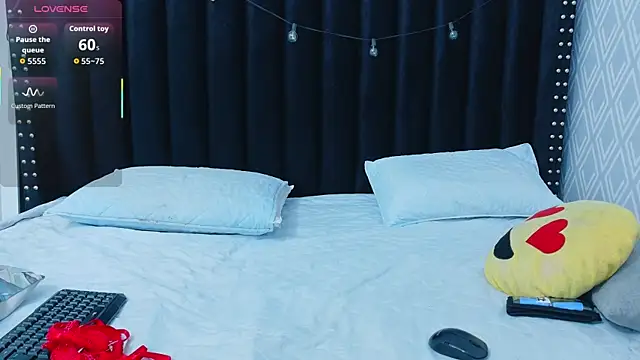 Snapshot of hornybarelylegalgirl chatting on 1, 12, 2025 hornybarelylegalgirl online show from 1, 12, 2025