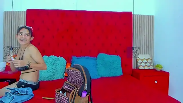 Snapshot of AmeliaANDEmily chatting on 19, 2, 2025 AmeliaANDEmily online show from 19, 2, 2025