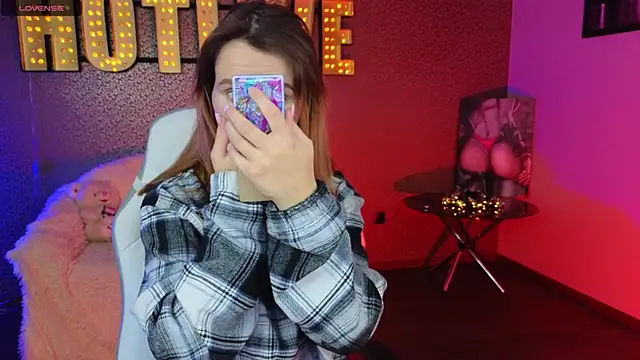 Snapshot of AliceBYKiss chatting on 9, 12, 2024 AliceBYKiss online show from 9, 12, 2024