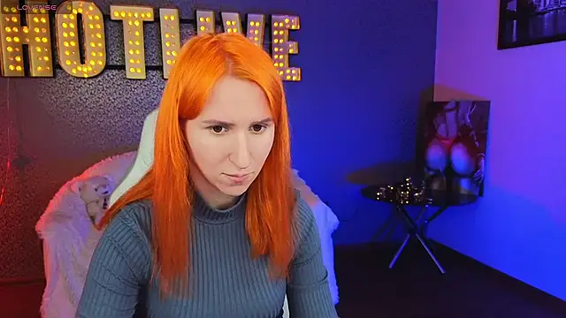 Snapshot of AliceBYKiss chatting on 3, 2, 2025 AliceBYKiss online show from 3, 2, 2025