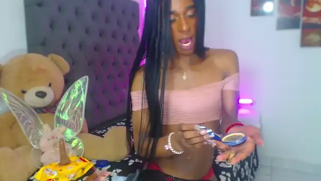 lucianadolll online show from 5, 12, 2025