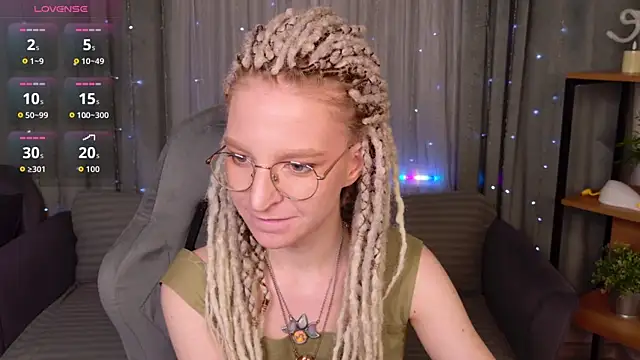 Snapshot of VioletShine chatting on 26, 7, 2026 VioletShine online show from 26, 7, 2026