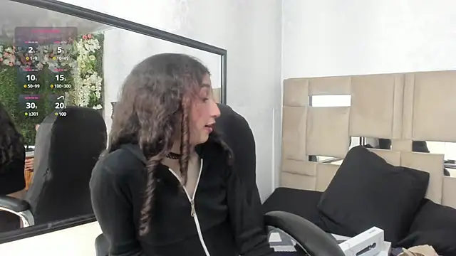 Queenjenn   online show from 1, 2, 2025