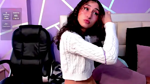 Queenjenn   online show from 3, 2, 2025