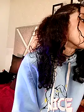 Queenjenn   online show from 16, 2, 2025