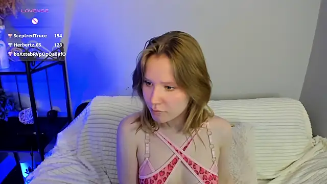 Snapshot of EvaStevs chatting on 4, 1, 2025 EvaStevs online show from 4, 1, 2025