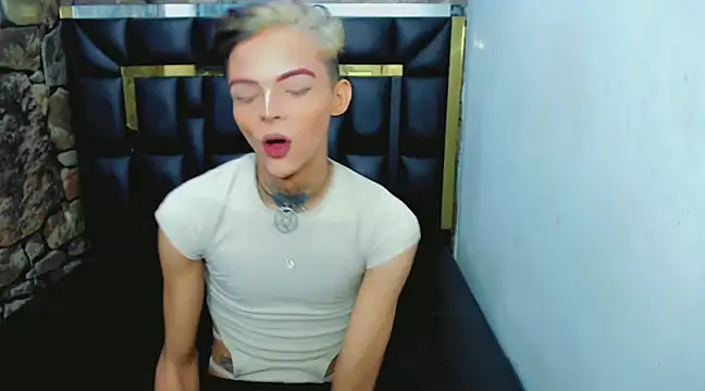 Snapshot of Luna_and_valery chatting on 4, 2, 2025 Luna and valery online show from 4, 2, 2025