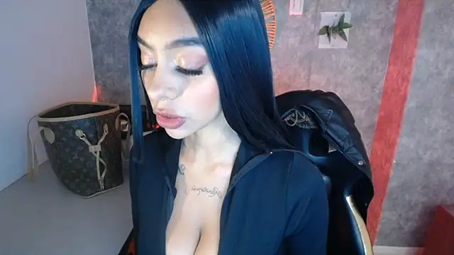 Snapshot of Tiffanny chatting on 19, 12, 2024 Tiffanny online show from 19, 12, 2024