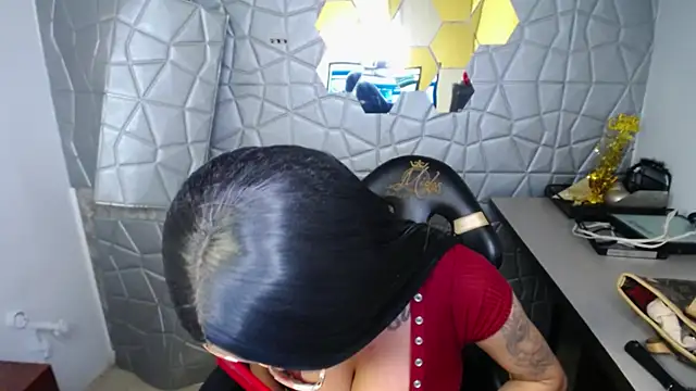 Snapshot of Tiffanny chatting on 5, 3, 2025 Tiffanny online show from 5, 3, 2025