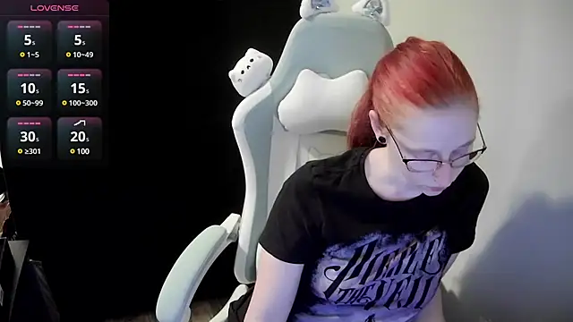 LilyFoxxx online show from 19, 12, 2024