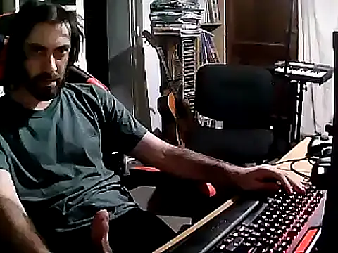 Snapshot of johnwood88 chatting on 5, 2, 2025 johnwood88 online show from 5, 2, 2025