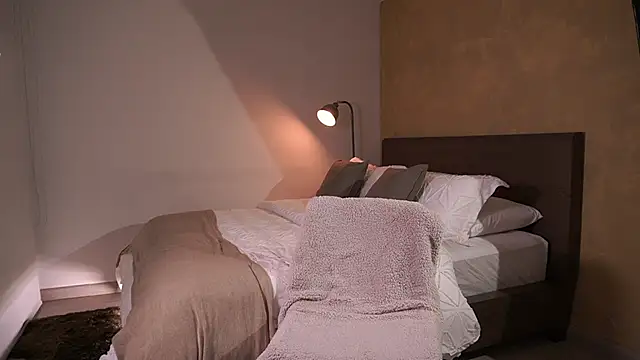 paulacora100 online show from 28, 2, 2025