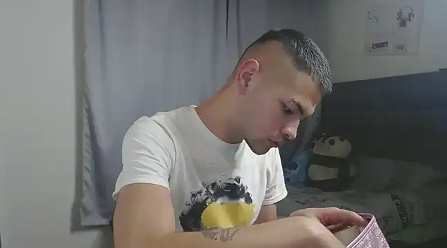 Snapshot of MarceloMilk chatting on 25, 2, 2025 MarceloMilk online show from 25, 2, 2025