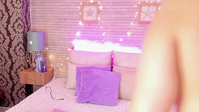 Snapshot of Catalinna_Thompson chatting on 4, 3, 2025 Catalinna Thompson online show from 4, 3, 2025