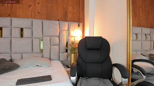 Saori newman online show from 12, 9, 2025